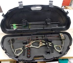 HOYT ALPHAMAX 32 RIGHT HAND BOW WITH A GREAT SETUP, INCLUDES A HARD CASE