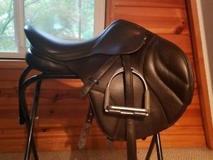 17.5" Kent and Masters S Jump Saddle with MDC Flex Stirrups