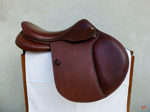 2015 Devoucoux Omega Luxury French Jumping Saddle Gorgeous Virtually New 17.5"