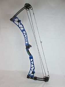 Martin Condor Vegas Edition VE Right Hand 50lbs 28in. Compound Bow Blue Target