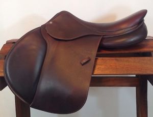 2014 Devoucoux Socoa D3D 18" Seat 3AA Flap French Close Contact/ Jumping Saddle