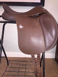 Bates Wide Multipurpose Saddle- CAIR  18" Medium Brown