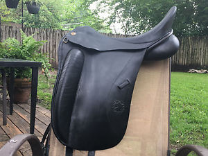 18" MW Hennig Dressage Saddle - Excellent Condition