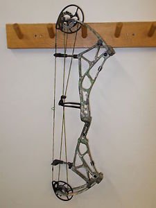 Brand New 2015 Bear Arena 34 RH 70# Camo