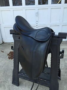 Stubben Scandica Dressage 17.5", 31c