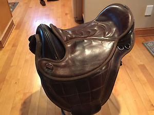 BLACK FOREST TREELESS 17"SIZE 3  SADDLE (SHASTA)