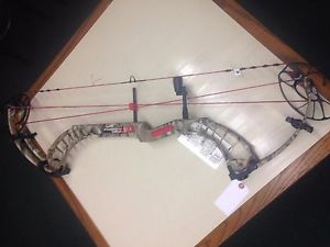 PSE Full Throttle Right Hand 28 1/2" DL 60lbs Mossy Oak Break-Up Camo