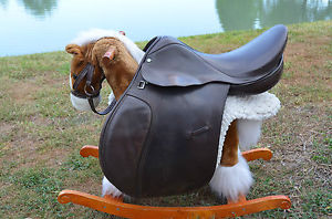 Courbette Thoroughbred Saddle #17 Medium Fitting Event Spring Stirrup pad cover