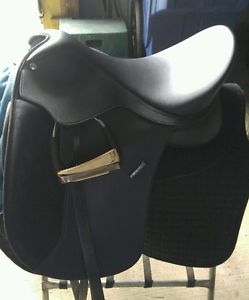 16" Wintec 500 Dressage Saddle CAIR w/accessories