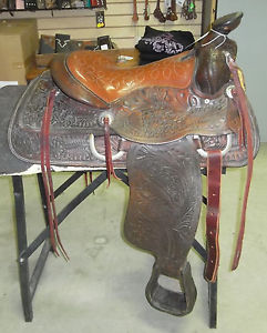 15.5" USED OLDER PLEASURE/TRAIL WESTERN SADDLE #3 742