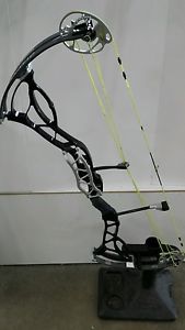 USED BOWTECH FANATIC TARGET compound bow Archery RH