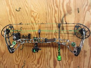 Mathews Halon 6 70lb. 28" draw w/Custom String&Cables-Microtune IQ sight-Quiver