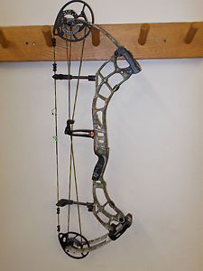 Brand New 2016 Bear Escape RH 70# Camo