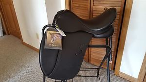 New & Pristine! Marcel Toulouse Aachen Dressage saddle - Wide tree