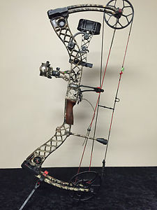 MATHEWS LOST CAMO CREED COMPOUND BOW PACKAGE WITH ACCESSORIES 28.5''-70#