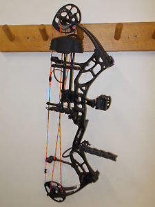 Brand New 2016 Bear Threat RH 70# Black RTH Package