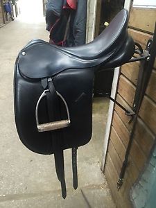 Collegiate Dressage Saddle 17.5" Black - Interchangeable Gullet System!