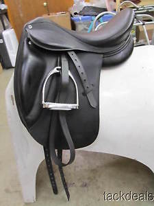 Dynamic Dressage Saddle 17 1/2" M Lightly Used Fittings Included