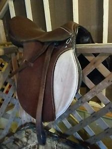 18'' Leather English Saddle Regular Gullet Leathers