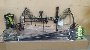 Bowtech CARBON KNIGHT RAK PACKAGE NEW 2016 50-60# With A Dozen Arrows & release