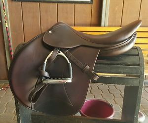 Dover Circuit Premier SJ Saddle 18" with Leathers, Irons, and Antares Cover