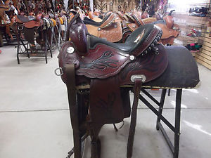 15.5" USED WTS BARREL SADDLE WITH MATCHING BREASTCOLLAR #2-463