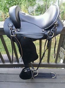 ***Leaders Worldwide Inc*** Touring Saddle in black - 16"