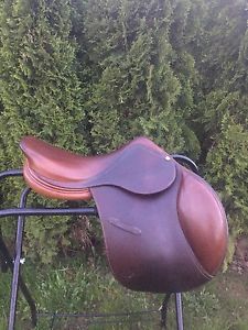 16.5 Bruno Delgrange jumping saddle