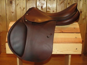 NEWLY RECONDITIONED 2011 18" DEVOUCOUX BIARRITZ CLOSE CONTACT SADDLE