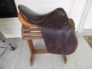 STUBBEN SIEGFRIED VSD A/P Saddle 18" Seat 32 cm Tree Dark Brown Smooth Flap EC
