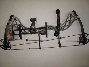 BOWTECH CARBON KNIGHT MOSSY OAK RH, 70lb pull, 29" draw