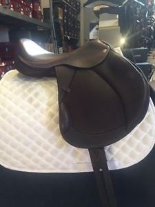 M. Toulouse Amelie Pro Hybrid Monoflap Jump Saddle w/ Genesis-17"-Closeout