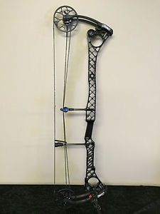 MATHEWS TRG 7 BLACK COMPOUND BOW