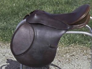 **SALE** Ansur Treeless Jumping Saddle 17" Excellent Condition Free Shipping!!