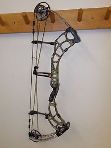 Brand New 2016 Bear Escape SD RH 55# Camo