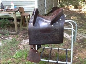 Peruvian Paso Treeless Gaited Horse Saddle