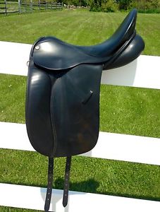KING'S SADDLERY 17" SEAT NO. 3 FIT (MEDIUM-WIDE) SPRING TREE DRESSAGE SADDLE