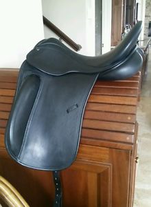 Trial Available County Perfection 17.5" M Dressage Saddle flawless condition
