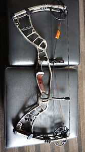 New Hoyt Nitrum 30, RH, 60-70lb, 28.5" DL, Realtree Xtra