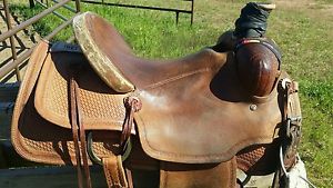 15.5 Courts All Around Ranch saddle