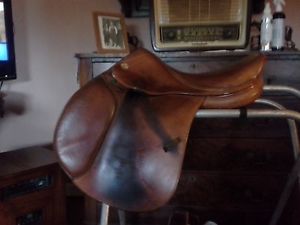 Prestige 16" Close Contact Saddle