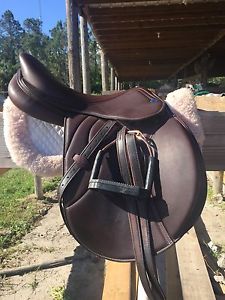 17.5 HDR Rivella RTF English Jumping Saddle with Martingale and HDR leathers