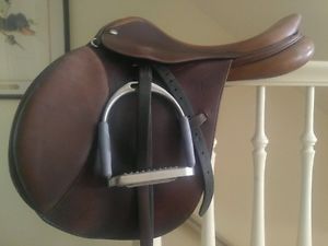 Pessoa saddle  16", excellent condition!