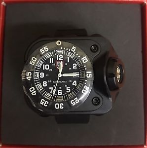 New SureFire 2211 Luminox 300 Lumen WristLight Watch Light BLACK 2211-A-BK-LMX