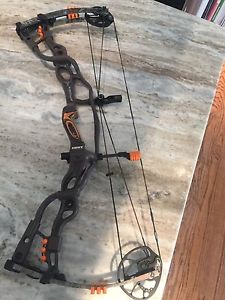 Hoyt Carbon Spyder 34 ZT 28/70 Harvest Brown Riser, Camo Limbs, Orange Accents!!
