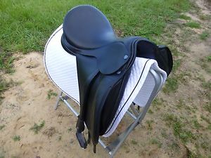 SADDLE  HULSEBOS  DRESSAGE NEW SHOW CONDITION