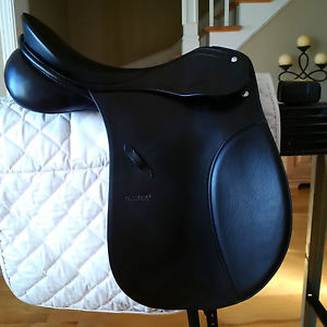 Passier Freemove Dynamic dressage saddle with 3 cm gusset