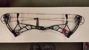 New 2015 Bear Archery Arena 34 Compound Bow 70# Right Hand Shadow Series