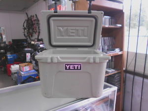 Yeti Roadie 20 Hard Sided Cooler USED LOOK!