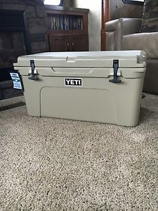 Yeti Tundra 65 - Desert Tan